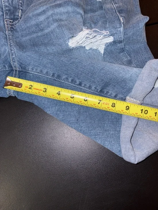 #T958 - Torrid Bermuda Mid-Rise Vintage stretch Distressed Denim Shorts - 14 - Picture 5 of 6